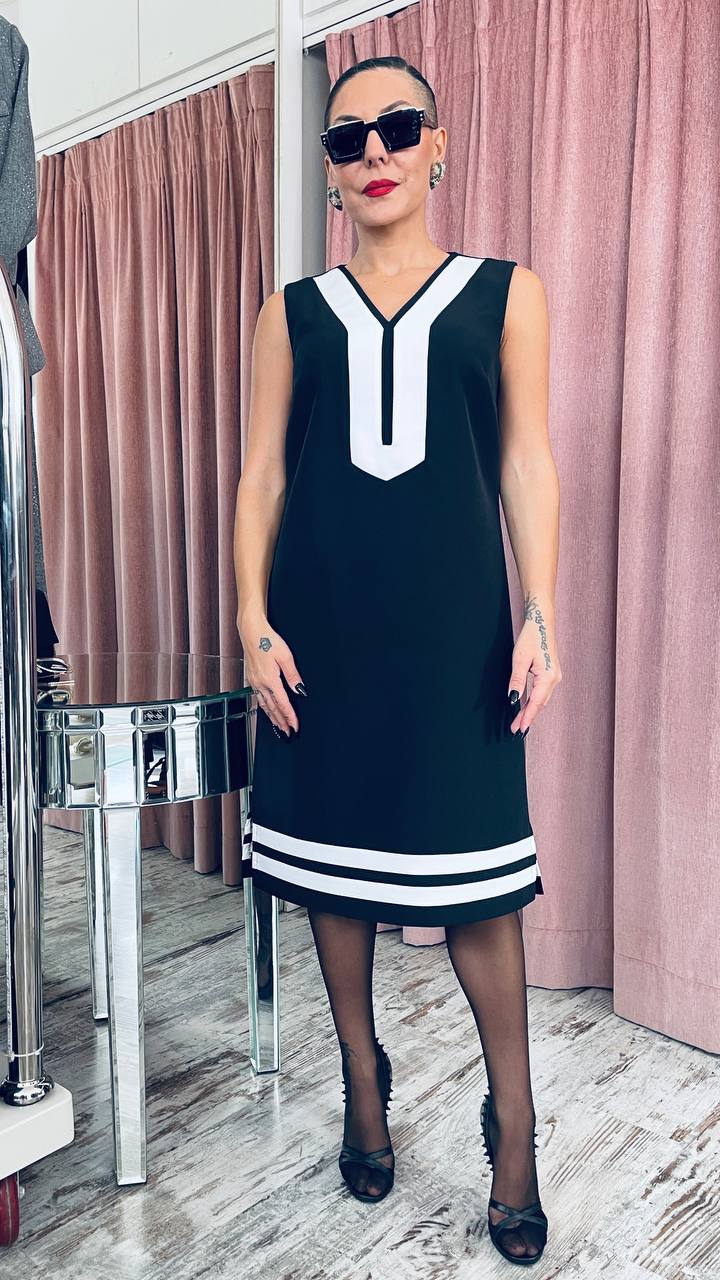 Αμάνικο φόρεμα σε ίσια γραμμή με λευκή λεπτομέρεια