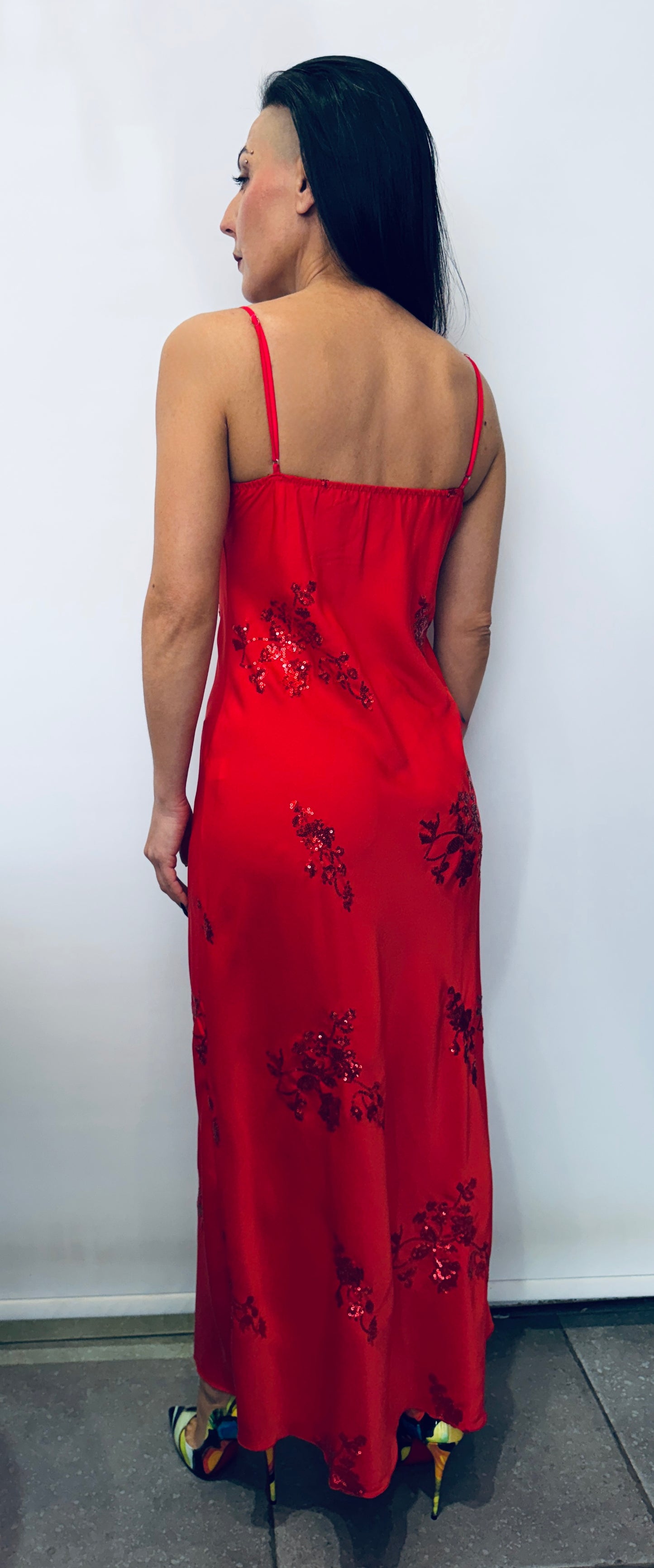 Maxi Φόρεμα με Τιράντες Satin – Elegant & Chic Look Κόκκινο-1