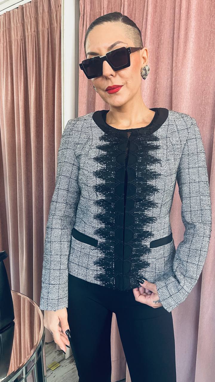 ΚΛΑΣΣΙΚΟ ΜΕΣΑΤΟ ΜΕ ΔΑΝΤΕΛΑ ΓΚΡΙ