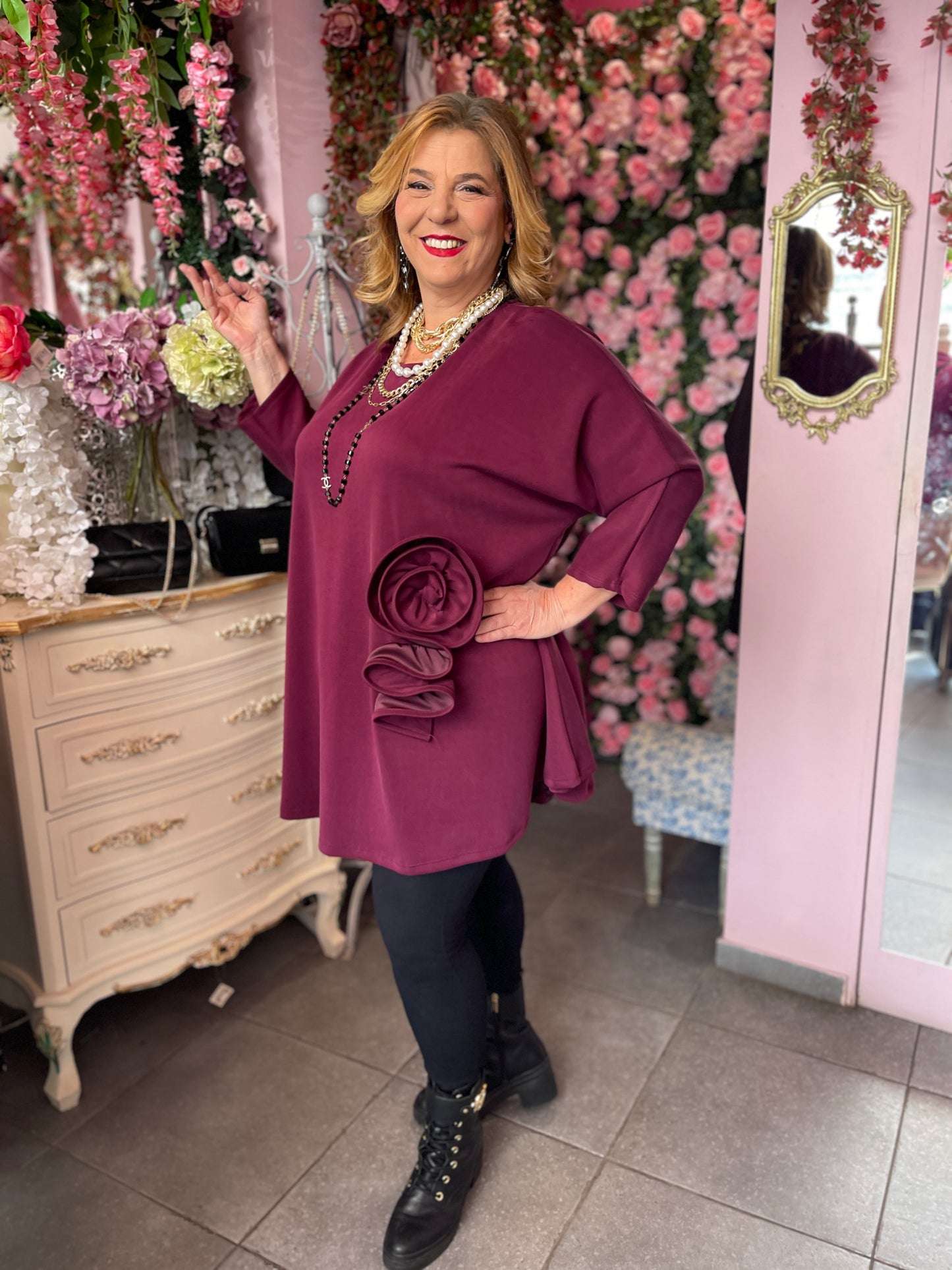 Φόρεμα σε κλασική γραμμή με λουλούδι μπορντω-2