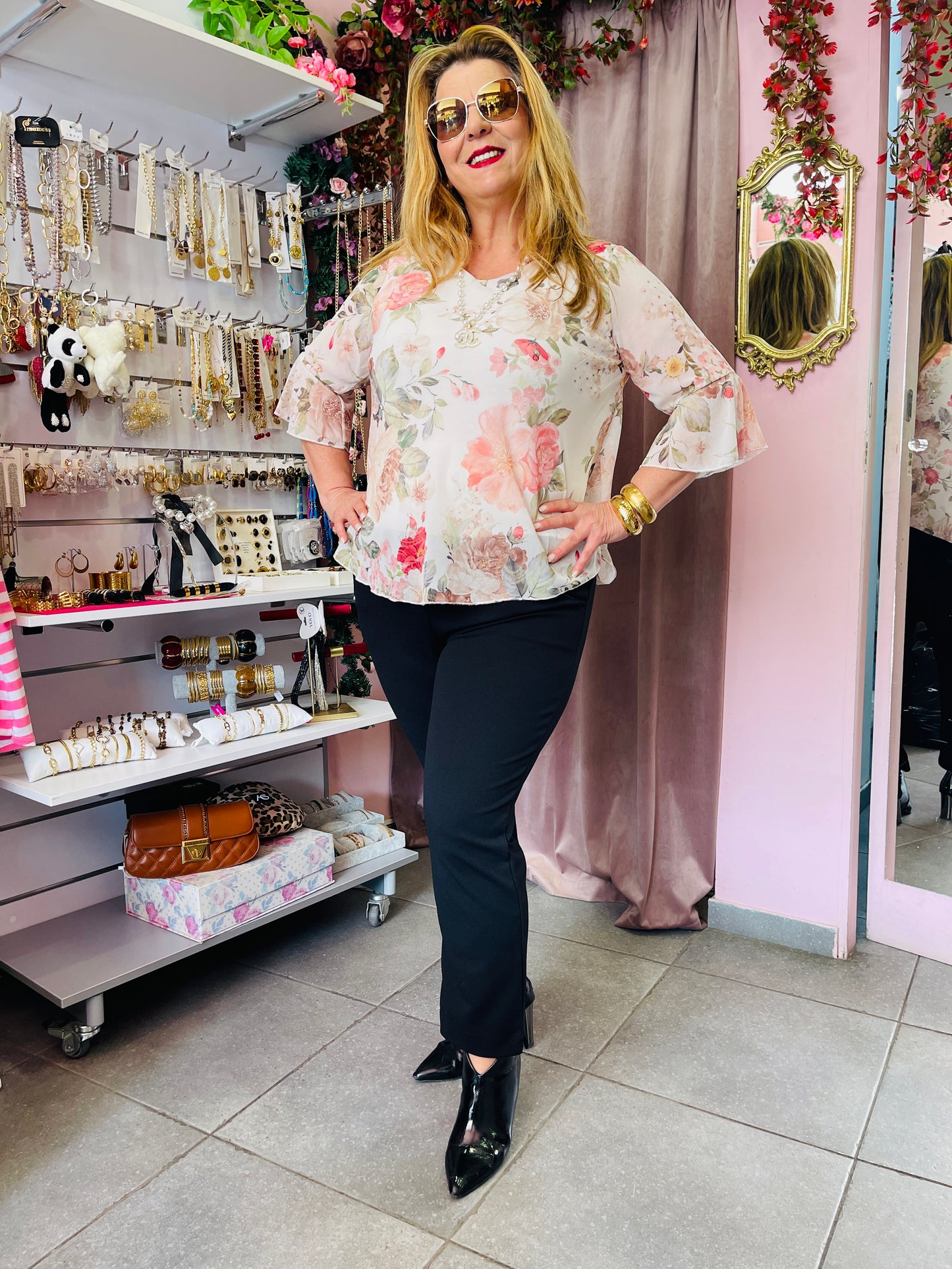 Άσπρη Μπλούζα με Φλοράλ Σχέδιο και Μανίκια Καμπάνα – Κομψό Γυναικείο Top -7