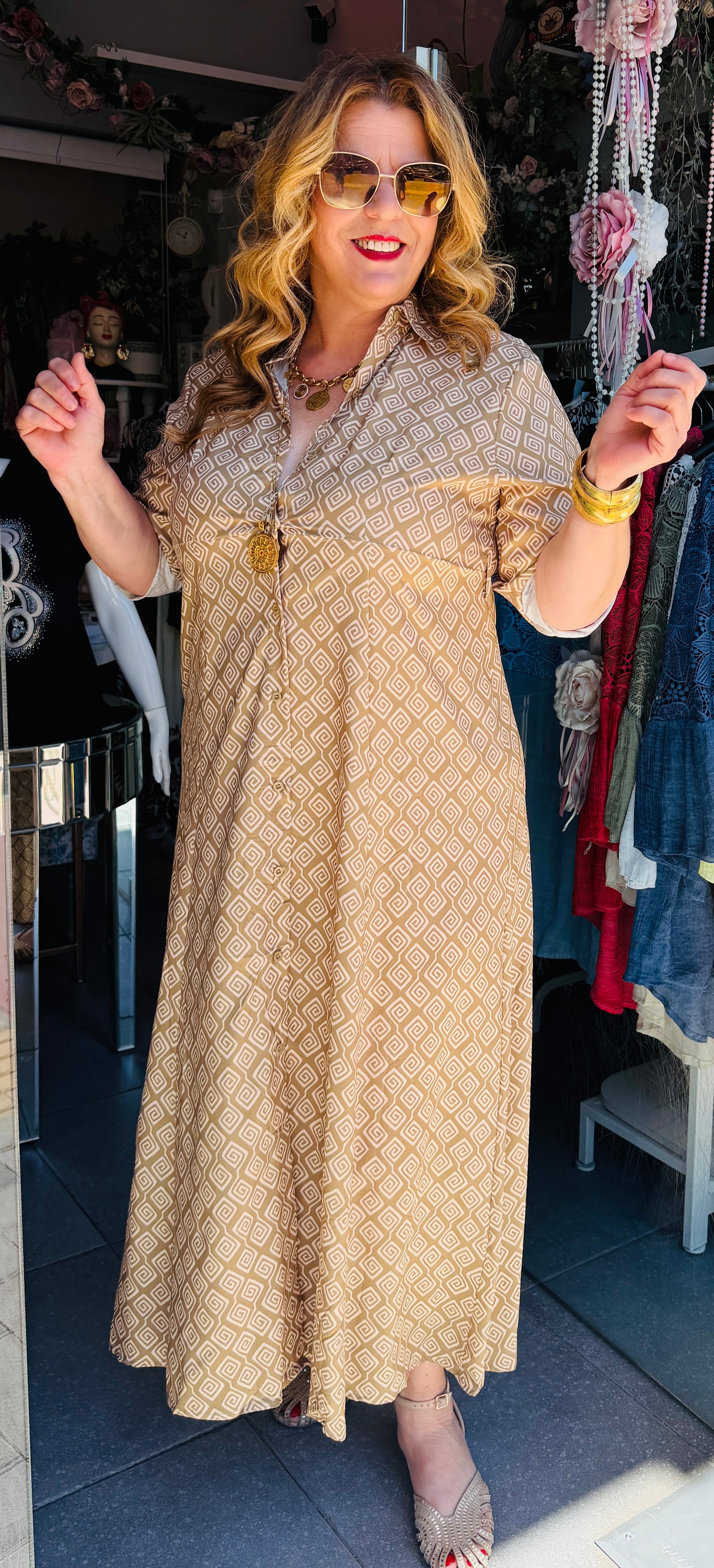 Μάξι Φόρεμα Σεμιζιέ με Σχέδιο Μέανδρος Plus Size Μπεζ-5