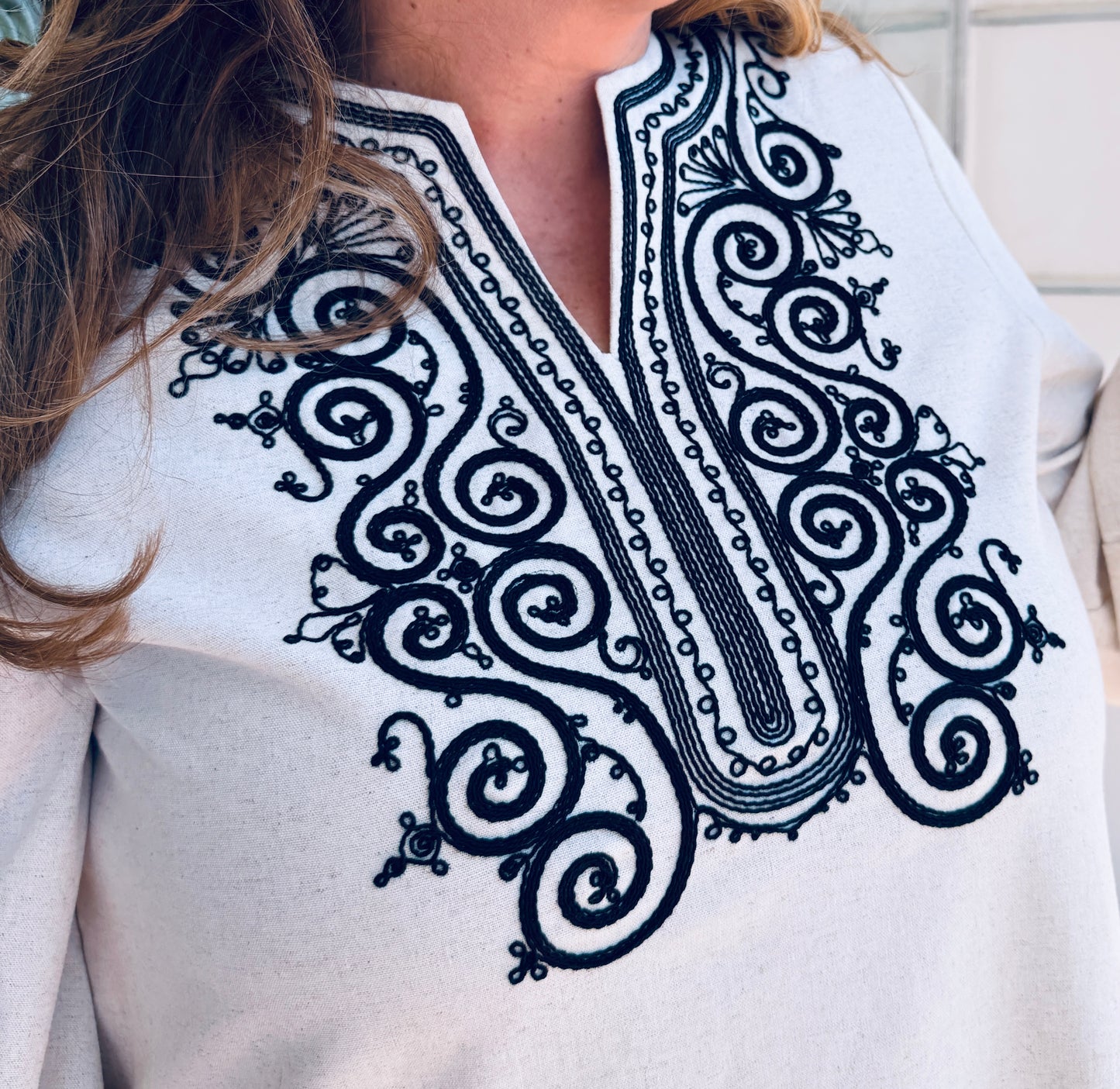 Boho Καφτάνι με Μαύρο Κέντημα & Καμπάνα Μανίκια Off White