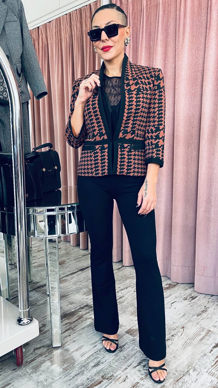 Vagias ΤΥΠΟΥ BLAZER ΚΟΝΤΟ	ΕΚΑΙ/ΜΑΥΡΟ