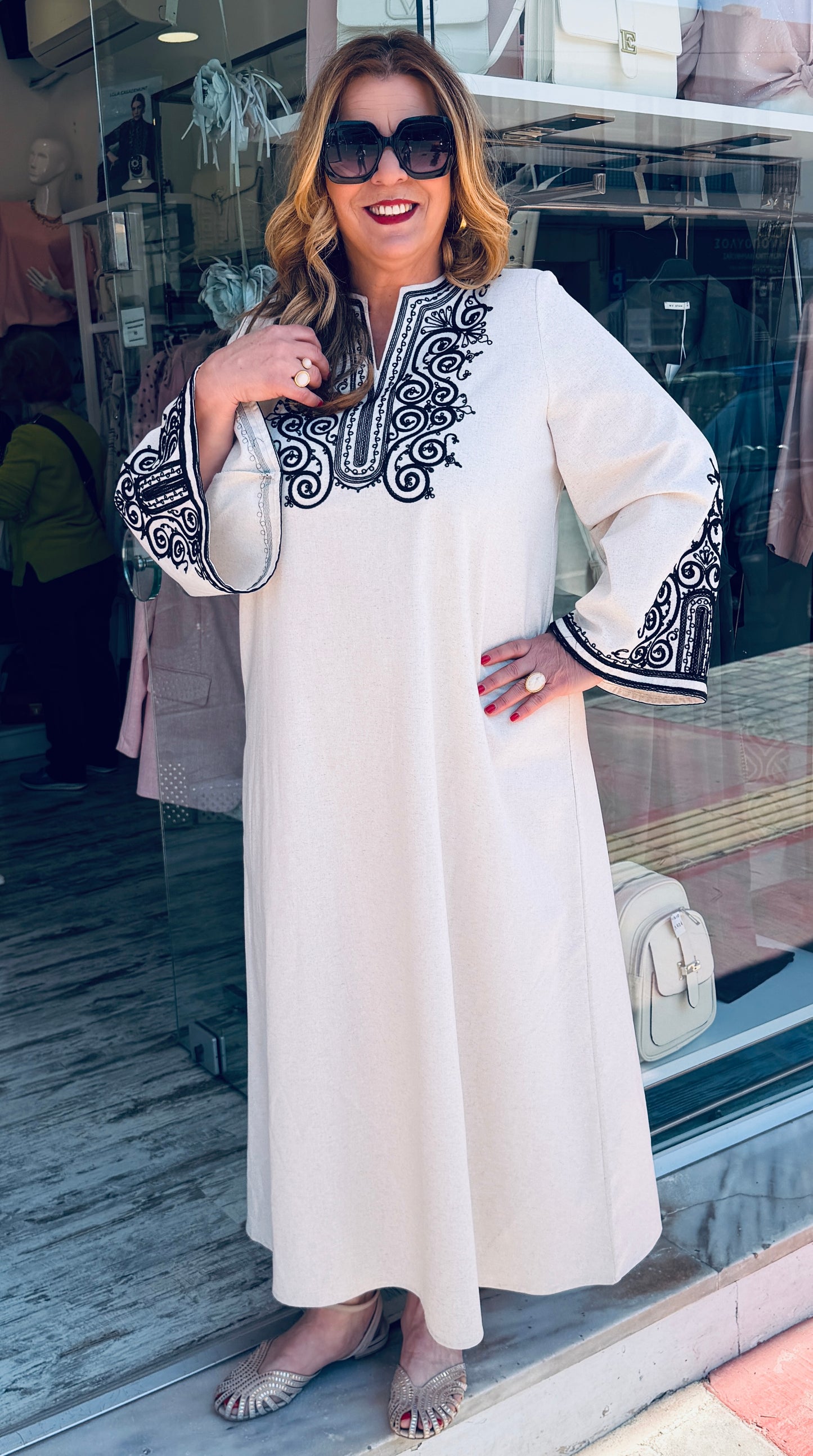 Boho Καφτάνι με Μαύρο Κέντημα & Καμπάνα Μανίκια Off White