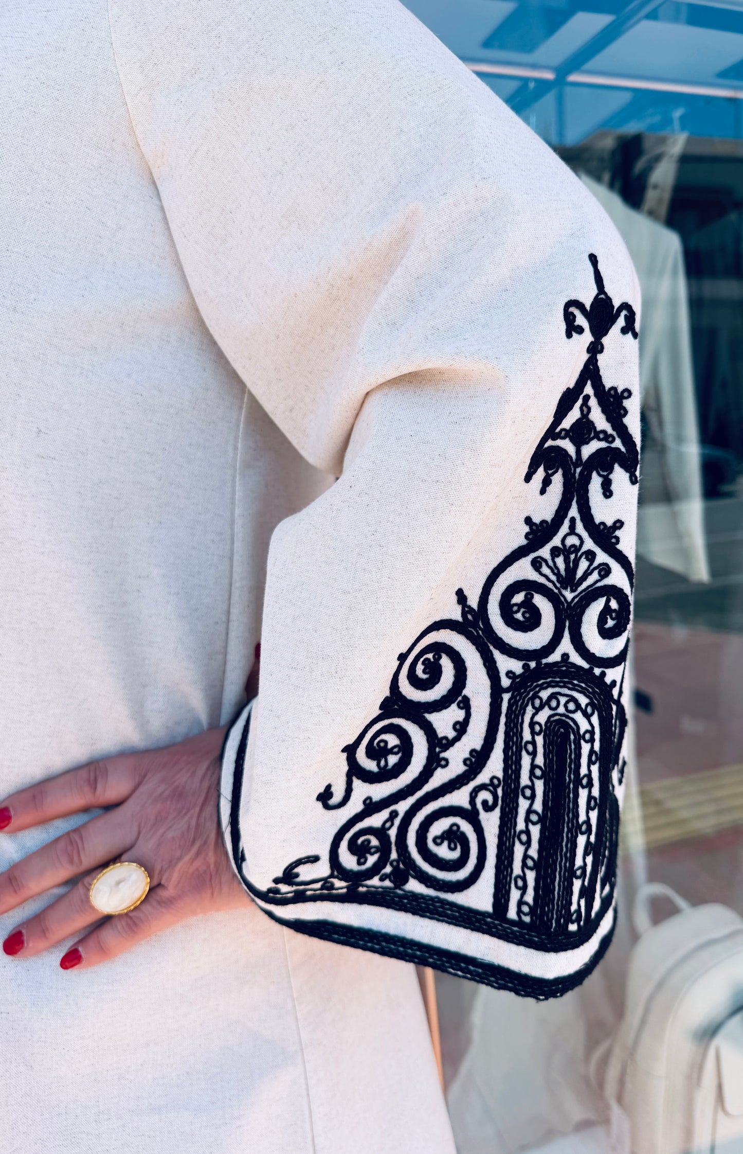 Boho Καφτάνι με Μαύρο Κέντημα & Καμπάνα Μανίκια Off White