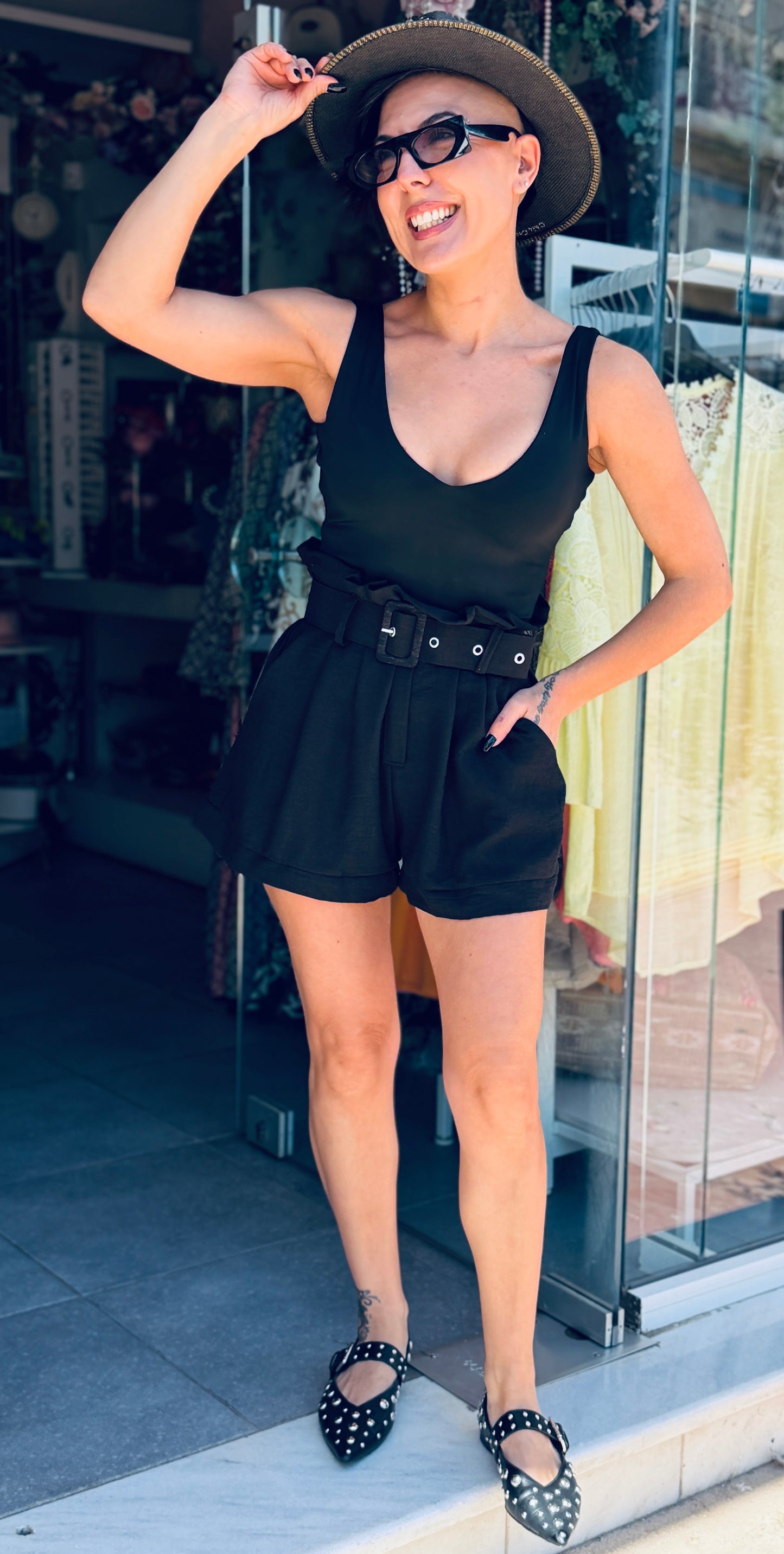 Γυναικείο Ψηλόμεσο Shorts Μαύρο με Ζώνη