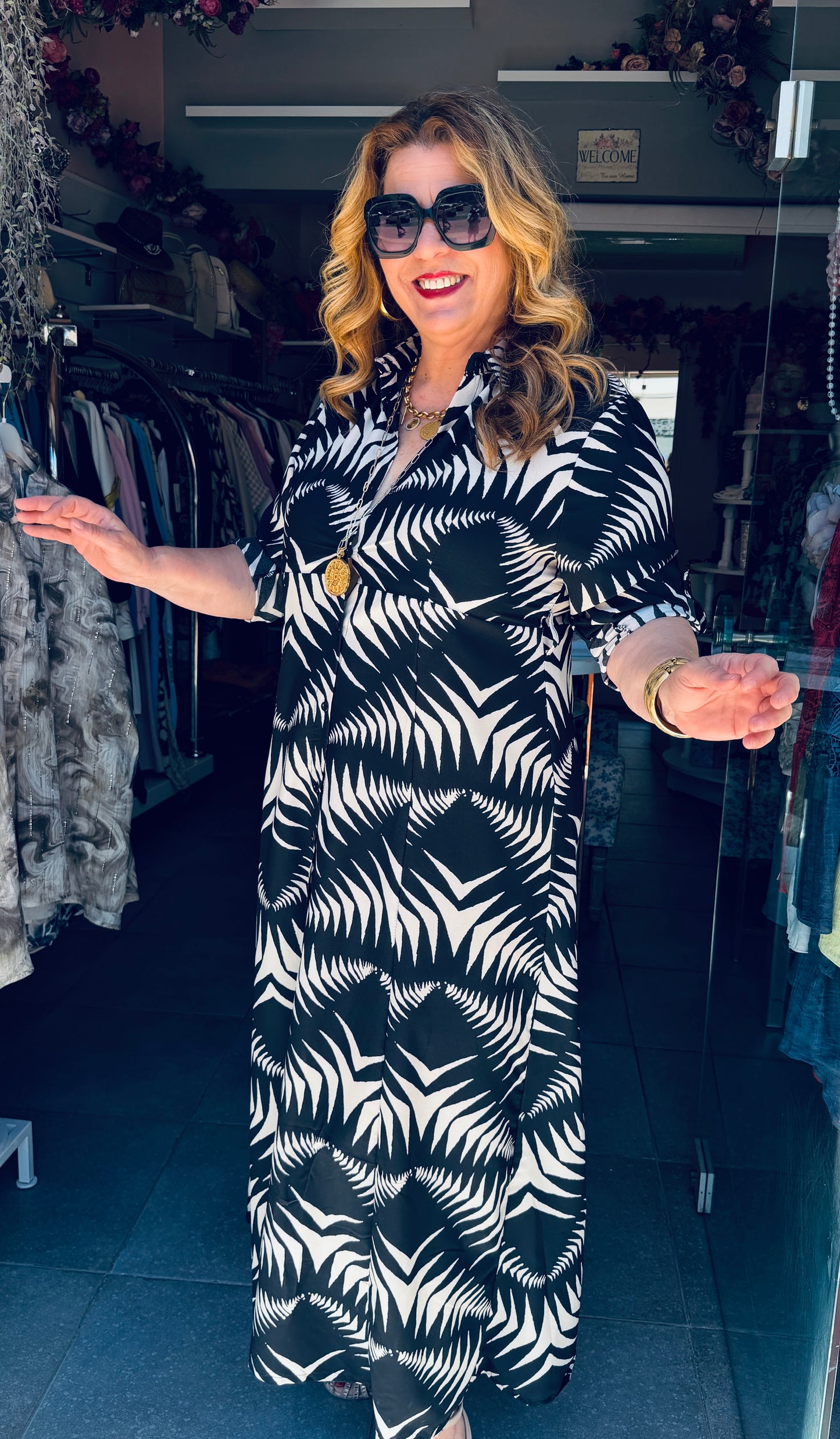 Μάξι Φόρεμα Σεμιζιέ με Σχέδιο & Ζωνάκι Plus Size Μαυρο-Ασπρο -3