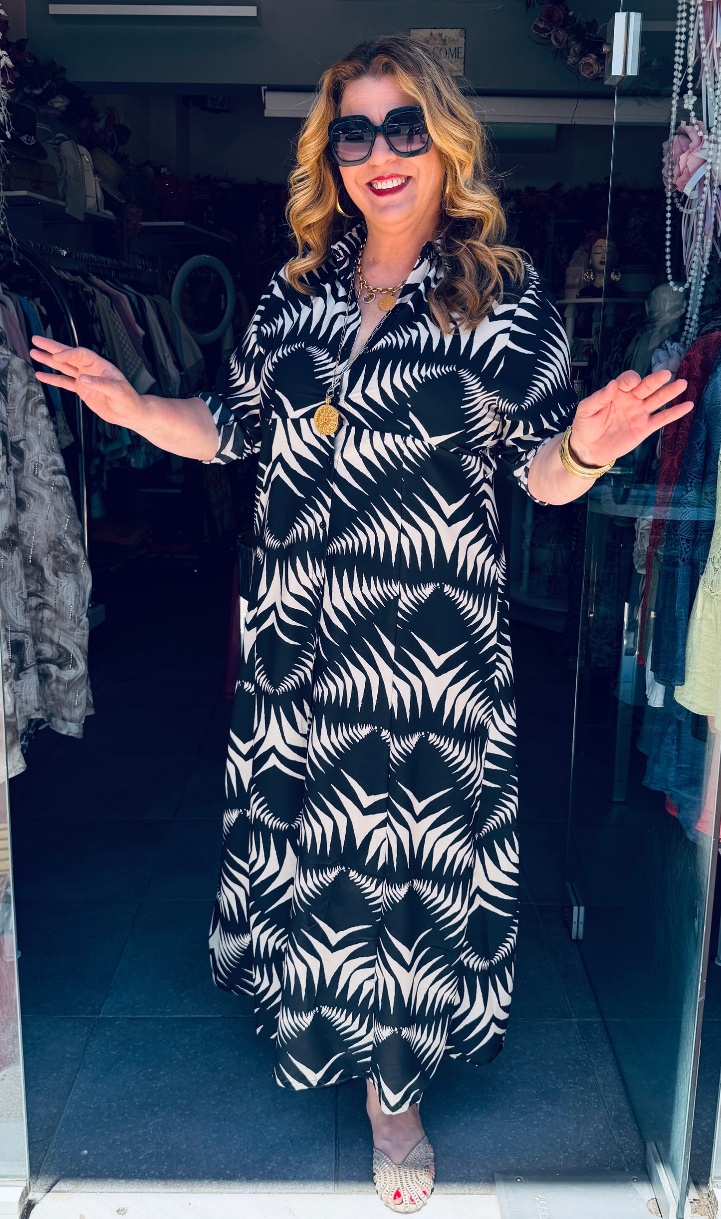 Μάξι Φόρεμα Σεμιζιέ με Σχέδιο & Ζωνάκι Plus Size Μαυρο-Ασπρο -3