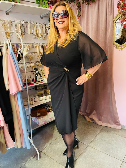 Κομψό Μαυρο Φόρεμα με Drapé Σχέδιο & Διακοσμητικό Κλιπ-1