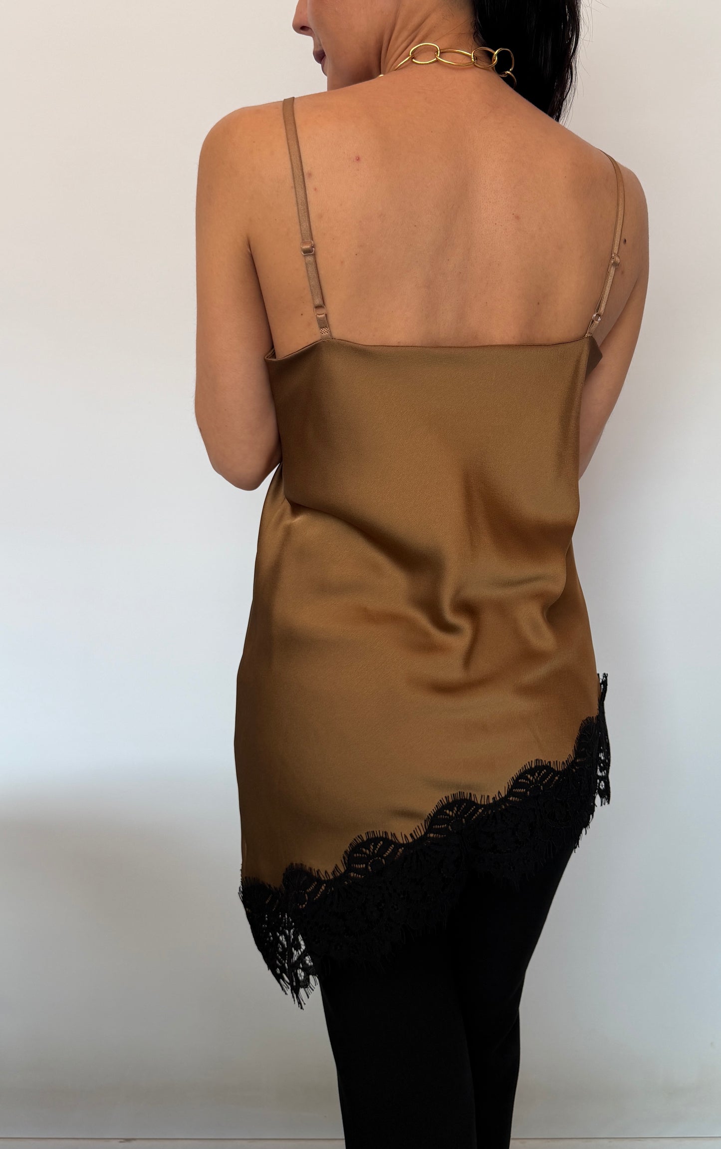 Γυναικείο Satin Top με Δαντέλα & Ασύμμετρο Τελείωμα Καφε-2