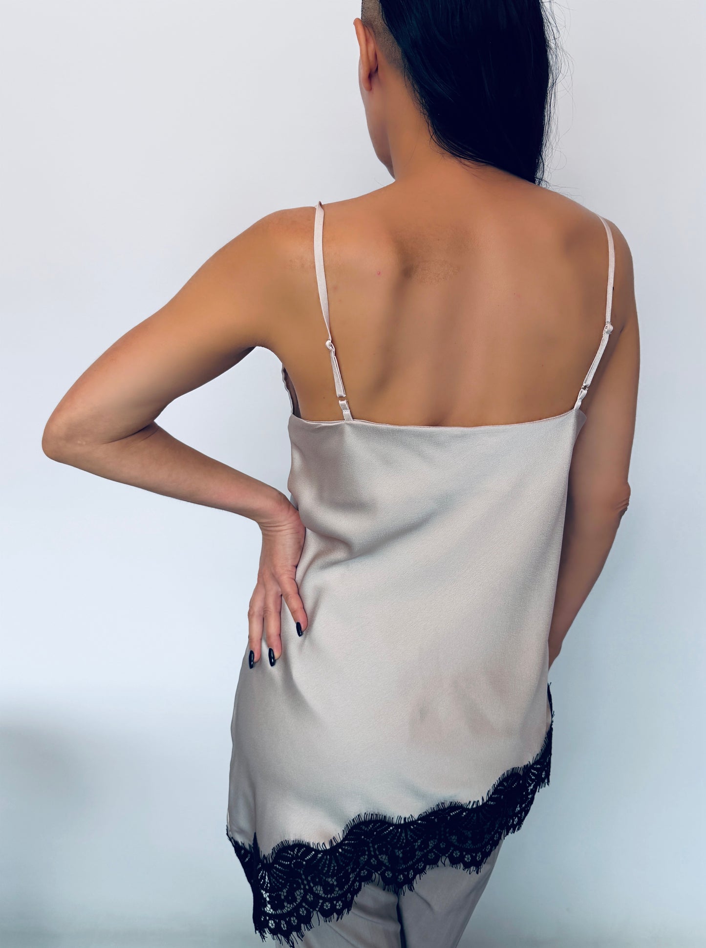 Γυναικείο Satin Top με Δαντέλα & Ασύμμετρο Τελείωμα σαμπανιζέ-3