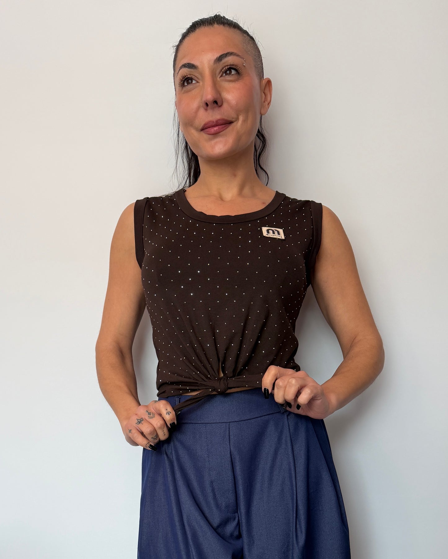 Γυναικείο Crop Top με Δέσιμο & Διακριτικά Strass Καφε-2