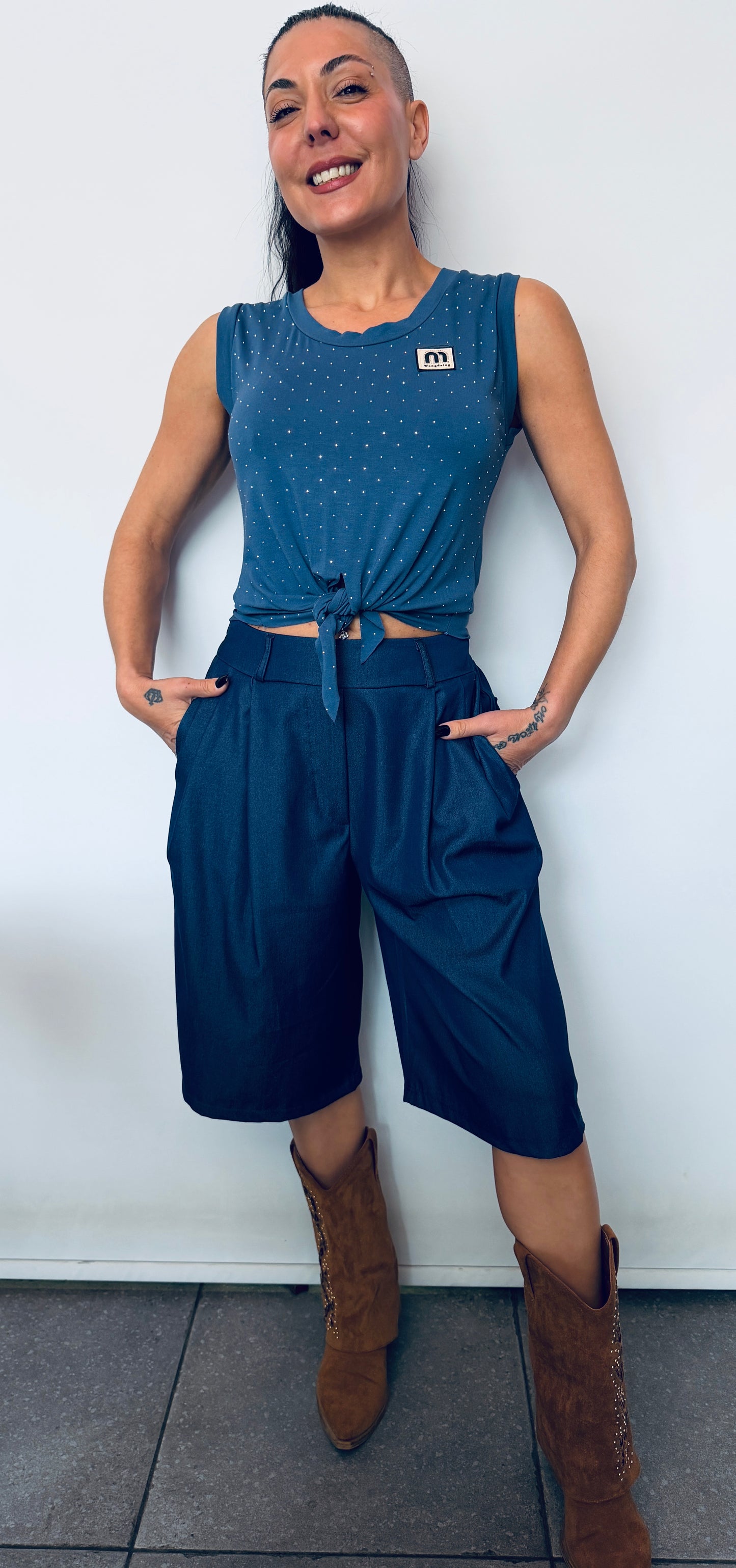 Γυναικεία Βερμούδα Ψηλόμεση με Πιέτες – Άνετο & Chic Style