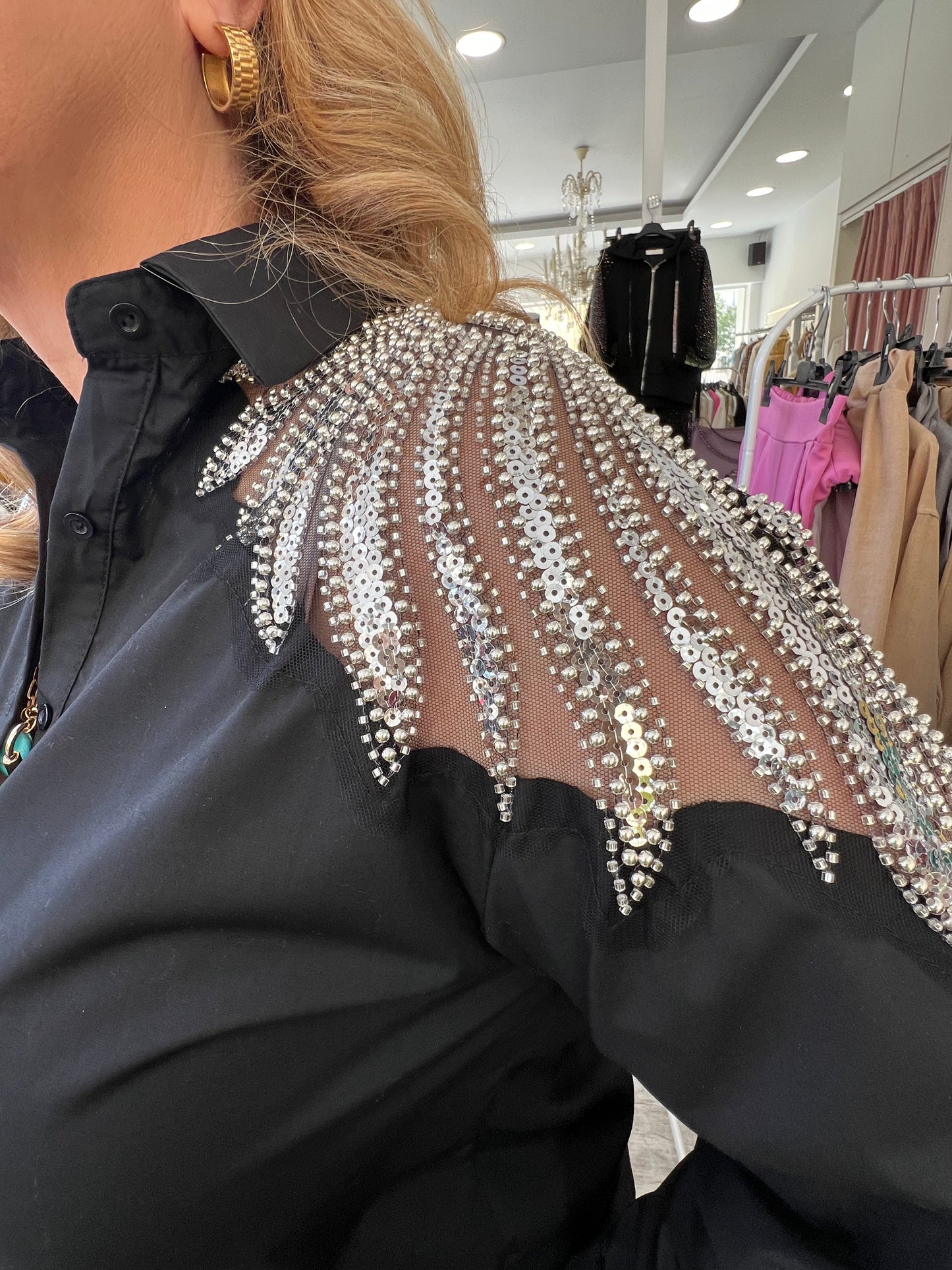 Πουκάμισο με στρας στους ώμους