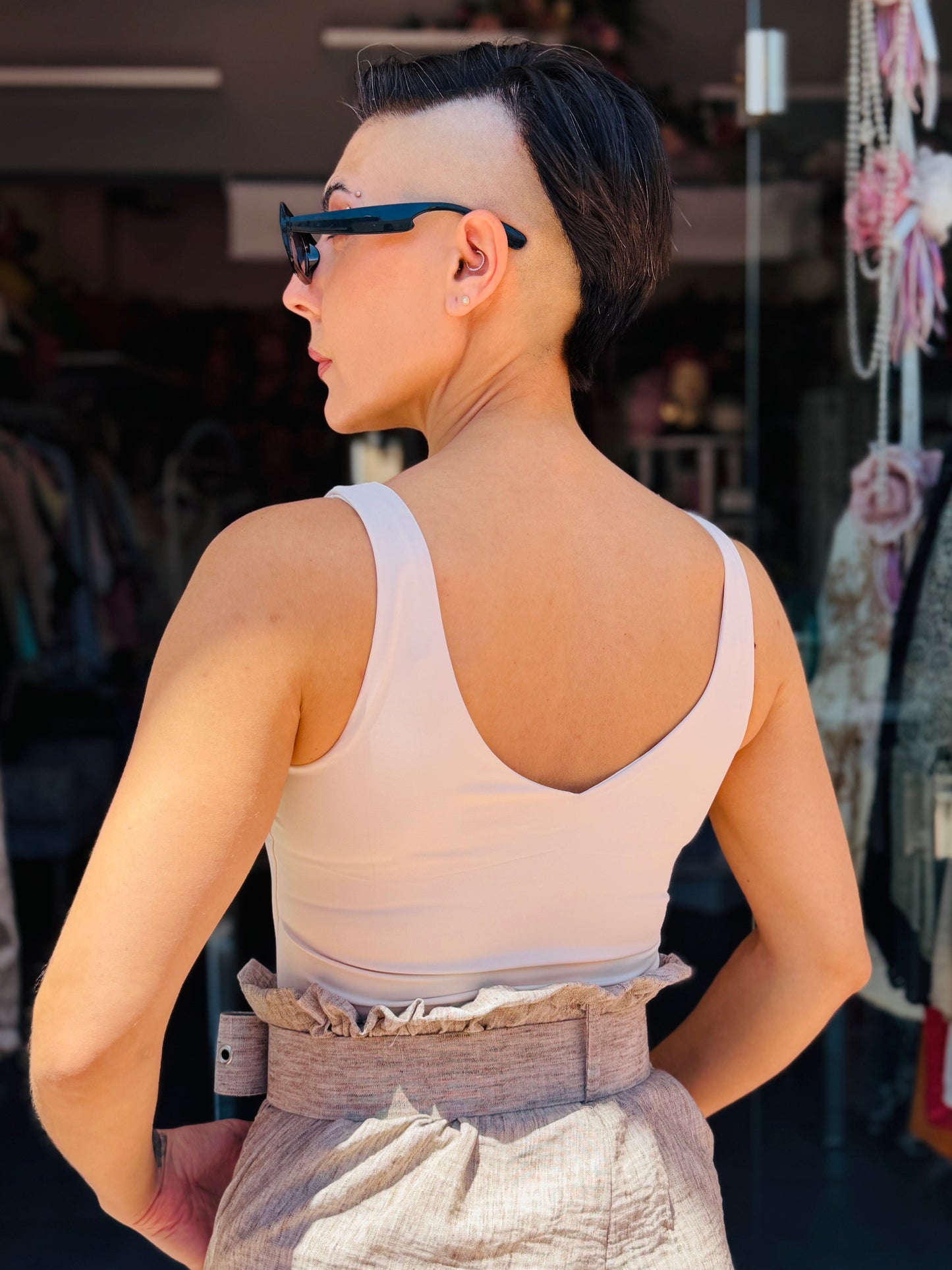 Ψηλόμεσο Shorts με Ζώνη – Μπεζ-3