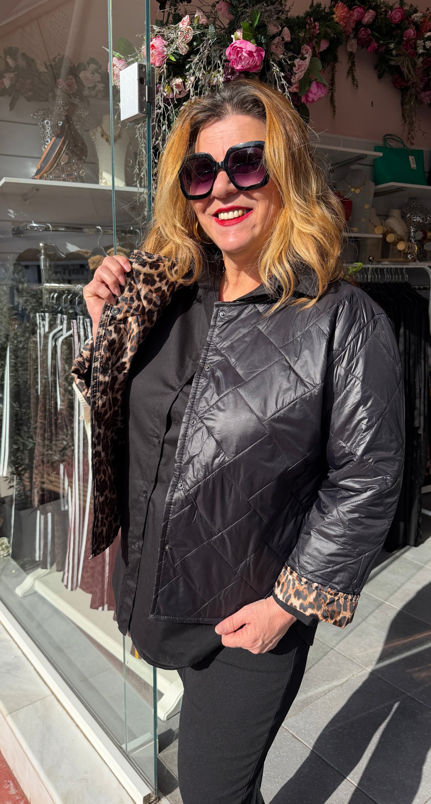 Μπουφάν καπιτονέ με animal print Μαύρο-3