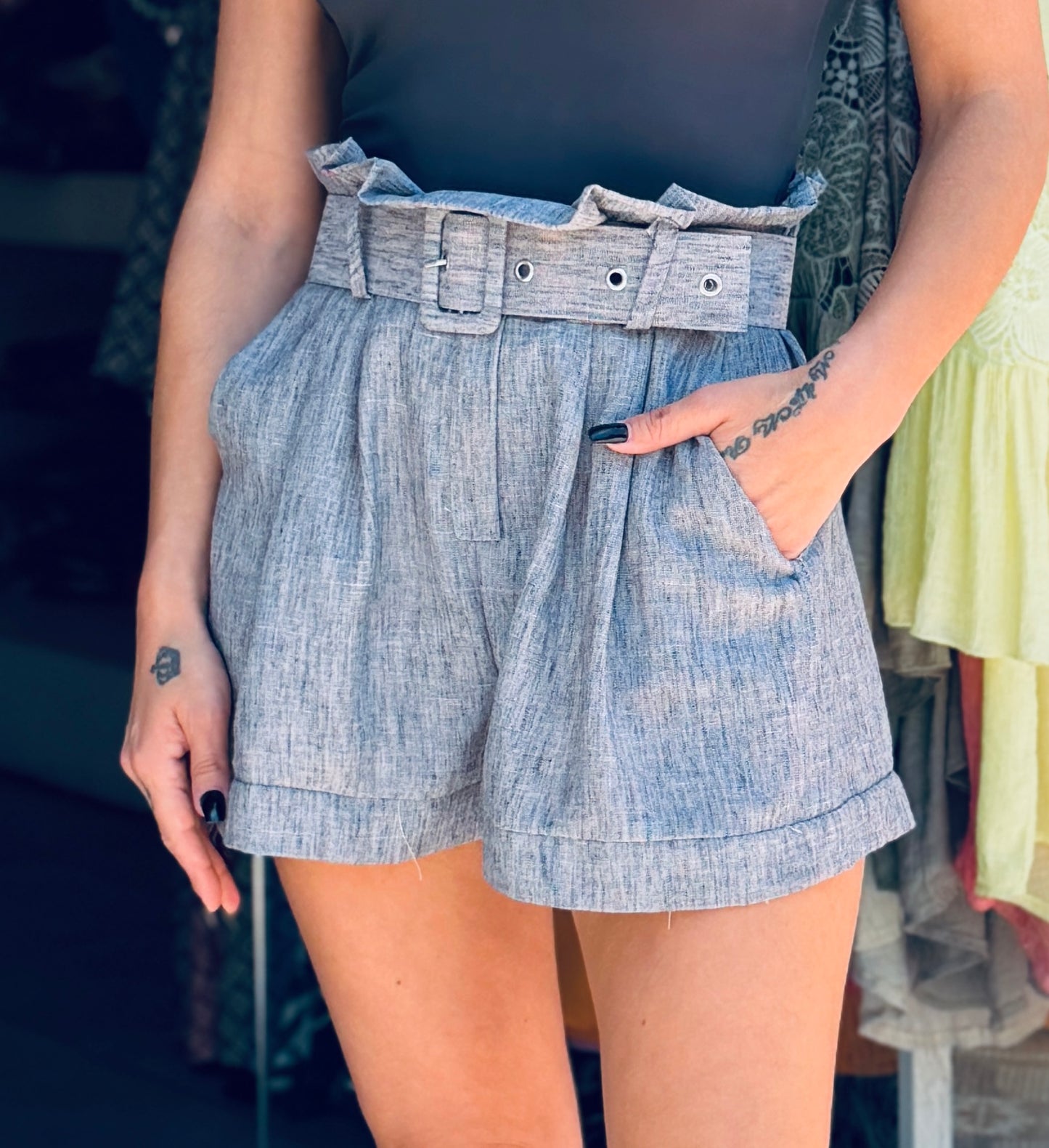 Ψηλόμεσο Shorts με Ζώνη – Γκρι-1