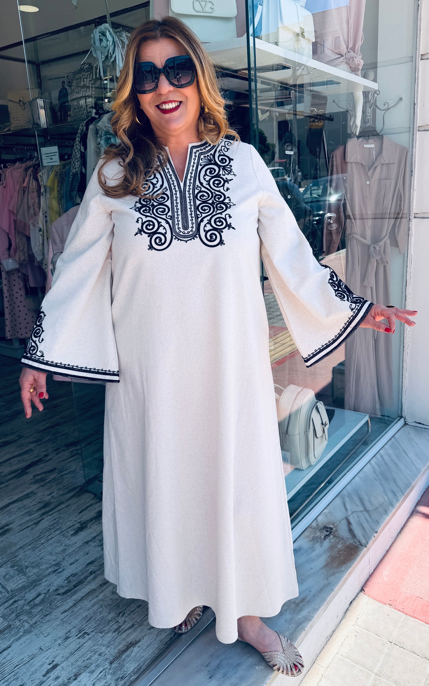 Boho Καφτάνι με Μαύρο Κέντημα & Καμπάνα Μανίκια Off White