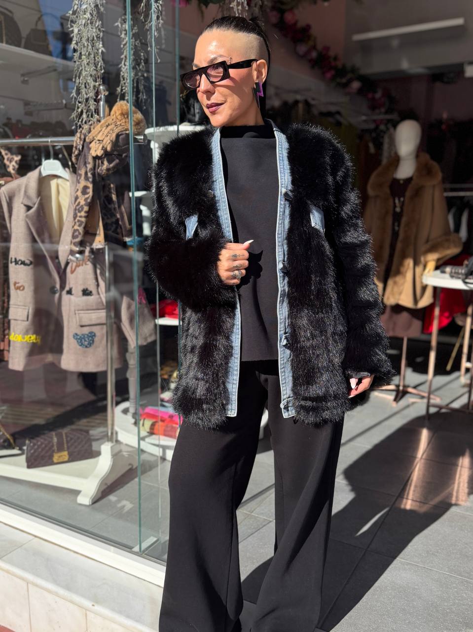 Τζάκετ με μαύρη γούνα